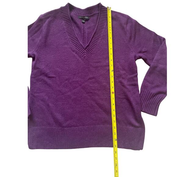 Banana Republic Womens Sweater V Neck with Waist Slits Size Small - Picture 4 of 6